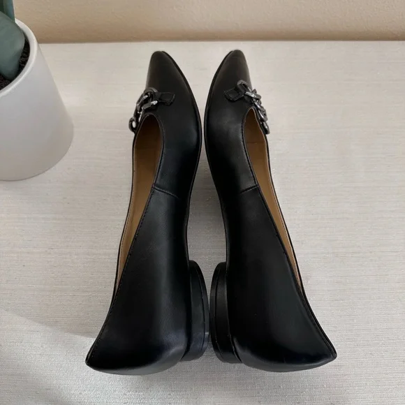 Naturalizer Bobby Black Faux Leather Chain Charm Pointy Flats Women’s 7.5M - Picture 10 of 13